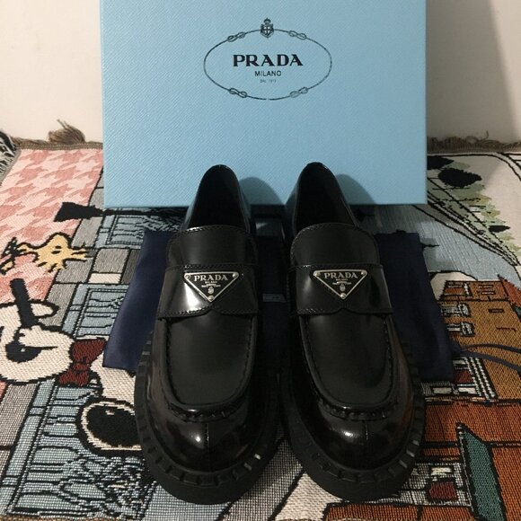 Prada Women's Black Loafers - Picture 1 of 4
